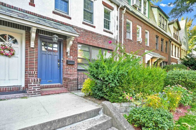 Photo - 101-11 Ascan Ave