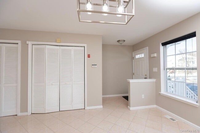 Photo - 1 Lexington Way