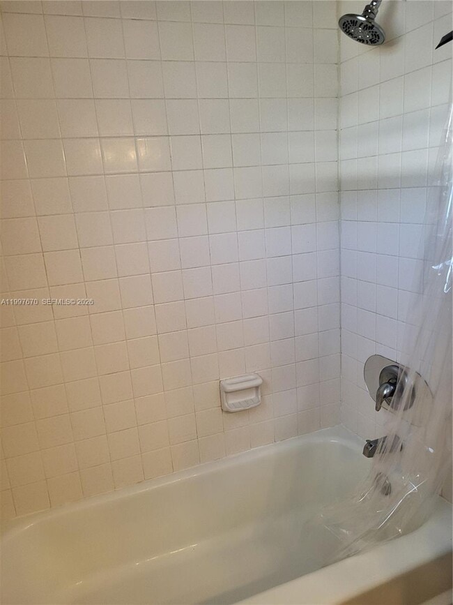 Photo - 1611 Green Ln Unidad 3