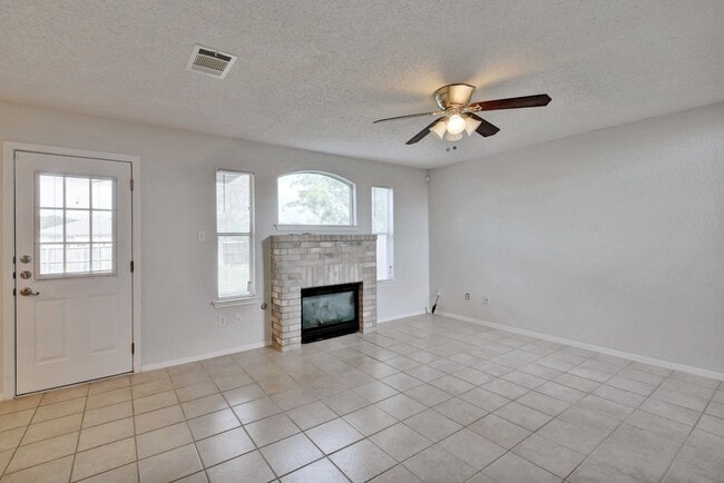 Photo - 1609 Lantern Light Dr