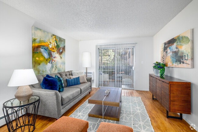 B2 1 habitación, 1 baño - 740 pies cuadrados - Sala de estar - Prescott Apartments