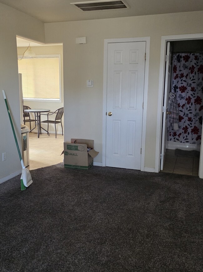 Photo - 1548 Haines St