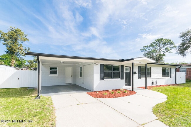 Building Photo - 6221 Ashwood Ln Rental