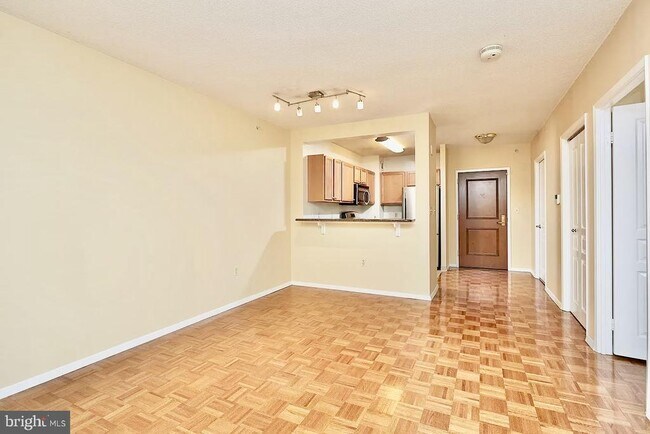 Photo - 7111 Woodmont Ave Unit 103