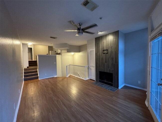 Photo - Charming Split Level Unit with Balcony P...