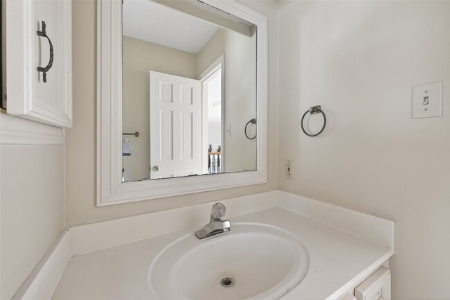 Building Photo - 11302 Hylander Dr