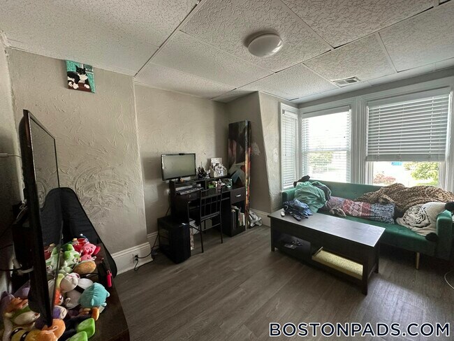Photo - 133 Eutaw St Apartment Unit 3