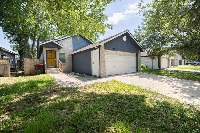 11738 Greencanyon Dr