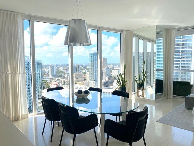 Photo - 475 Brickell Ave Unit 3915