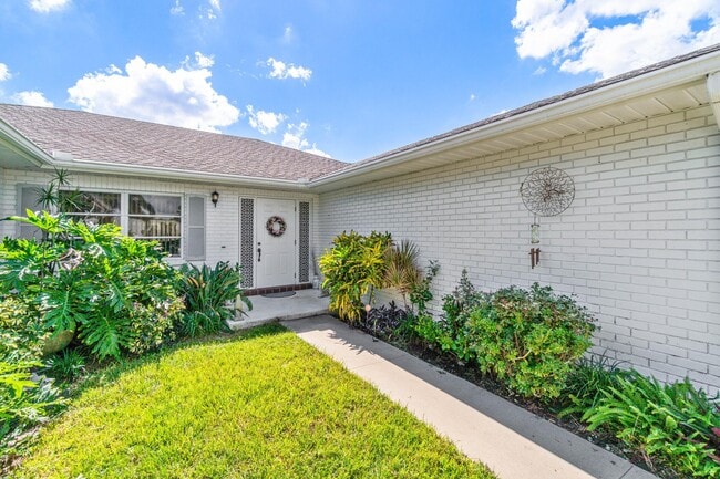 Photo - 10990 Greentrail Dr S