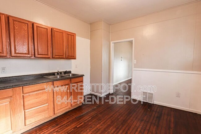 Photo - 1501 Henning Ave