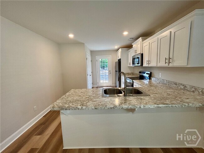 Photo - 295 Gordon St