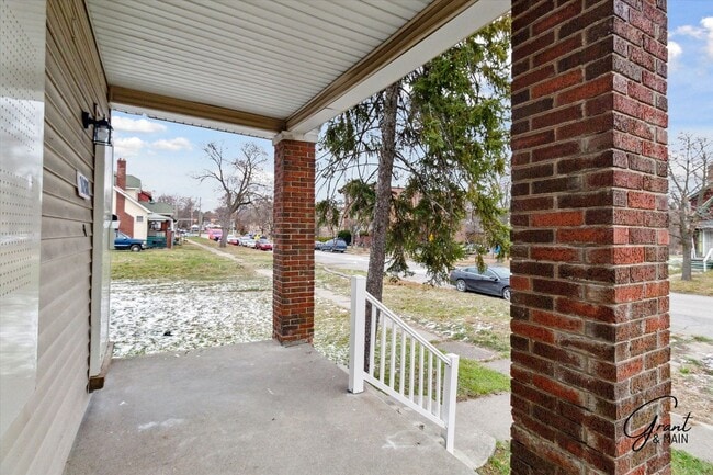 16901 Log Cabin St Unit 2 - Upper