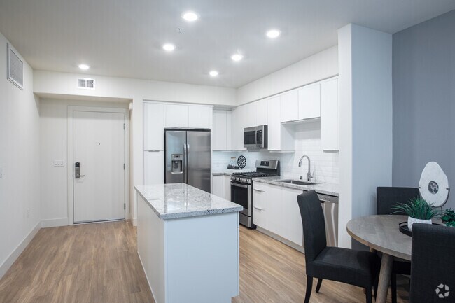 1BR, 1BA - 815SF