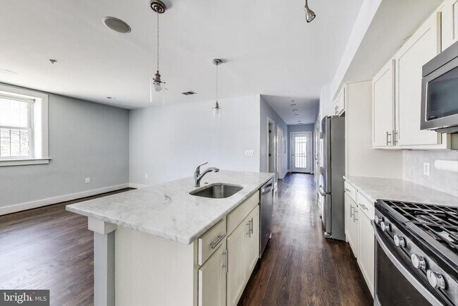Building Photo - 1480 Harvard St NW Unit 1 Rental
