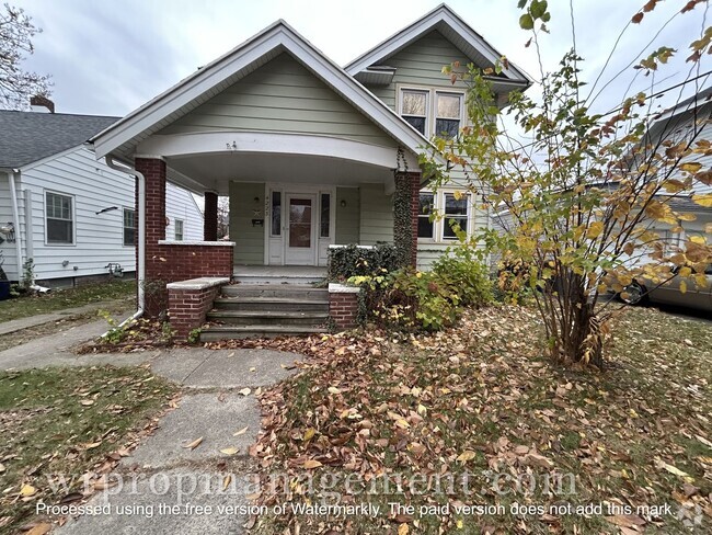 Building Photo - 3 Bed 1 Bath Home is West Toledo Library N...