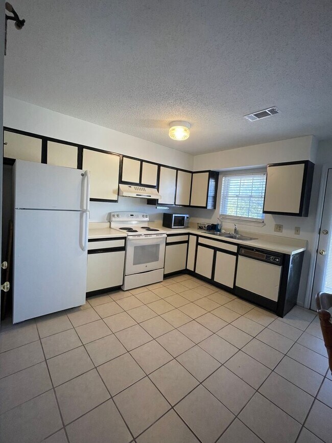 Photo - The Brookes Condos 10-11