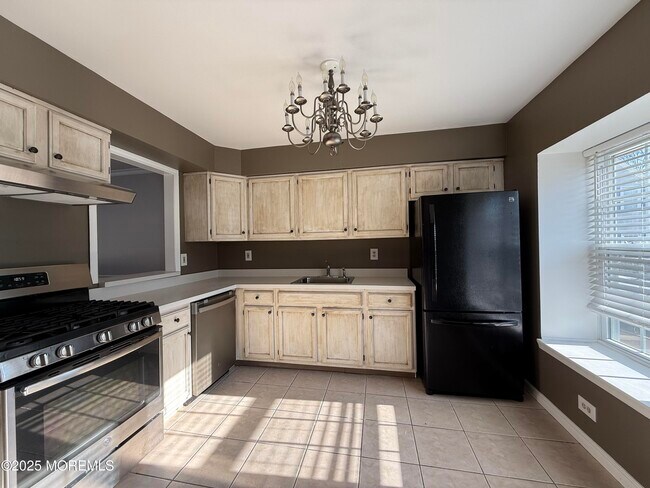 Photo - 52 Aberdare Ct