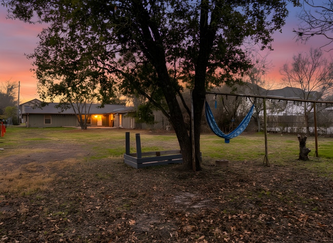 Photo - 605 Highlands St