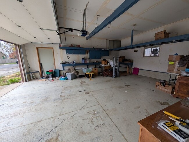 Photo - Spacious 3 Bedroom Normal Hill House with Large Garage