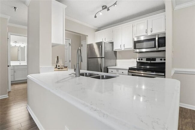 Photo - 300 Johnson Ferry Rd