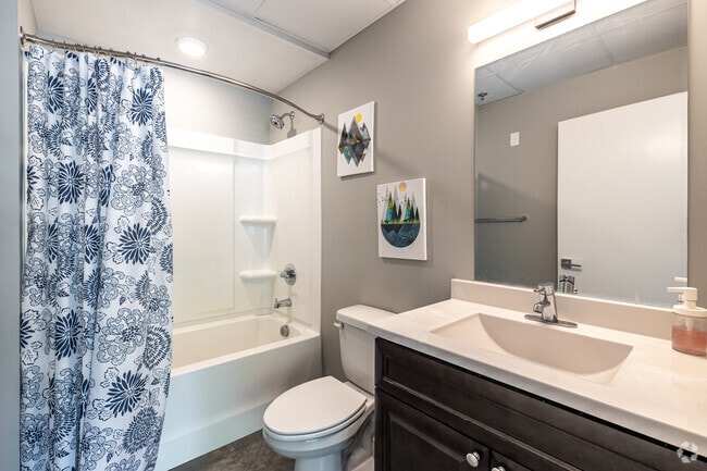 3BR, 2BA - 1271 SF