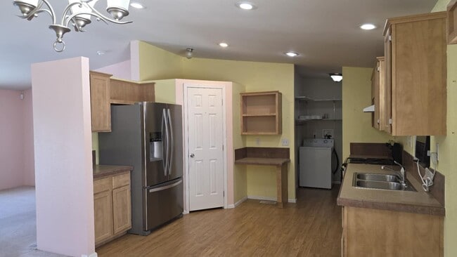 Photo - 3 bedroom, 1 3/4 bath home in Hoquiam on t...