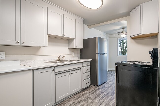 Photo - Hawthorne Court Apartments