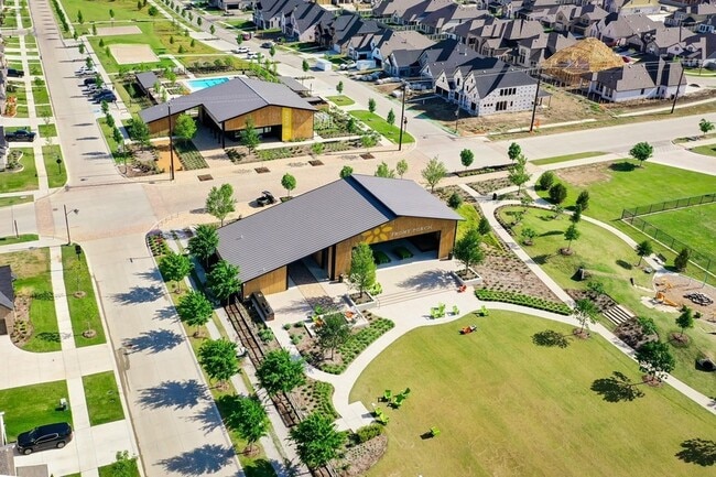 Photo - 705 Boardwalk Way