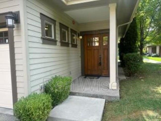 Photo - 1709 SE Softwood Way