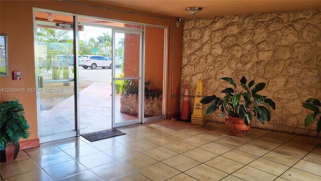 Photo - 1591 NE Miami Gardens Dr Unit 306