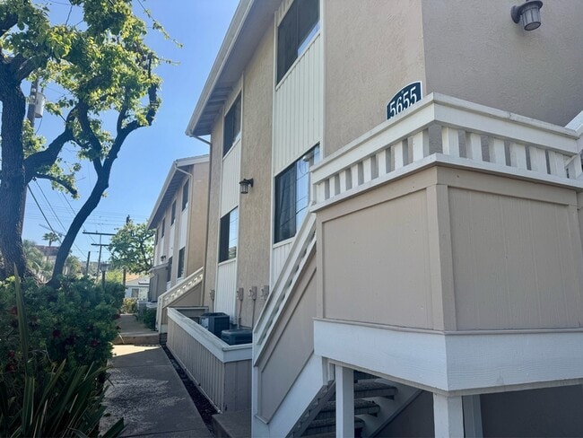 Photo - 5655 Riley St Unidad 208