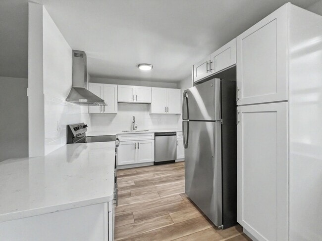 8 Midland Ave