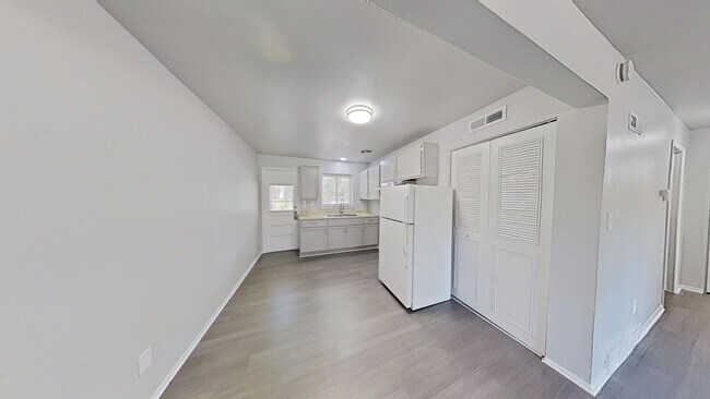 Photo - 1354-1374 Goddard