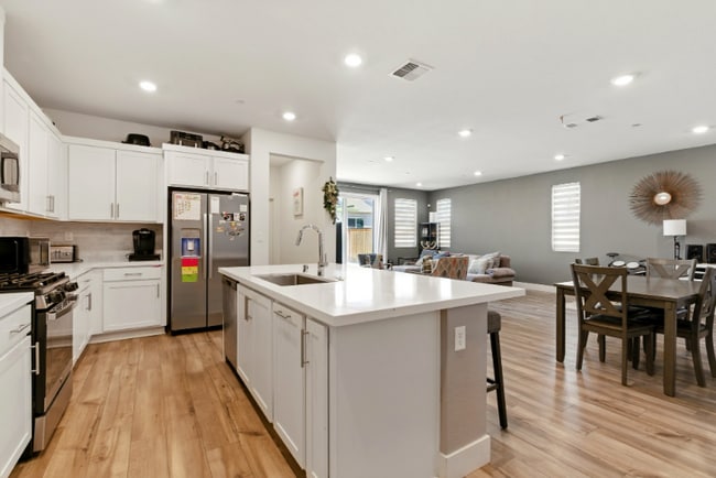 Photo - 5758 Tournament Ct