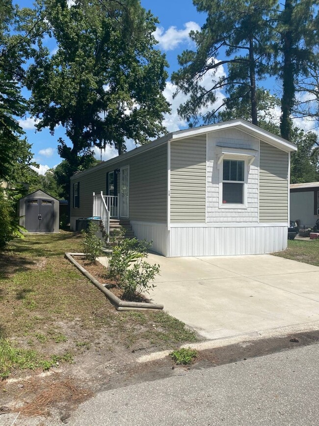 Building Photo - 1600 NE 12th Ave Rental
