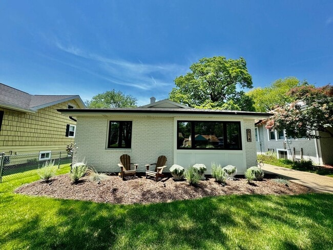 Building Photo - Home in Villa Park