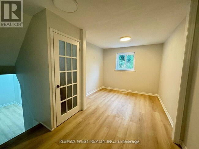 Photo - 22 Axsmith Crescent