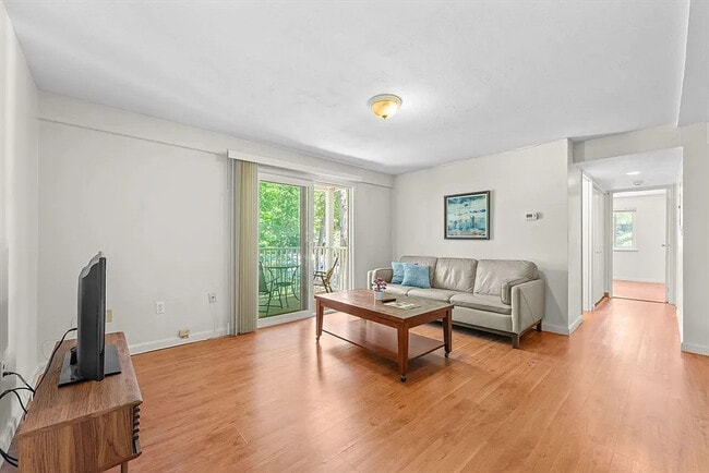Photo - 8 Post Oak Ln Unit Bright and sunny 2 bedroom 2 bath