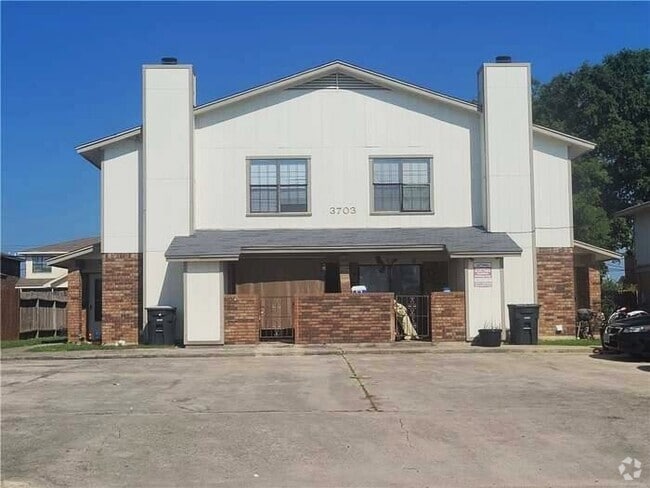 Building Photo - 3703 Hereford Ln Rental