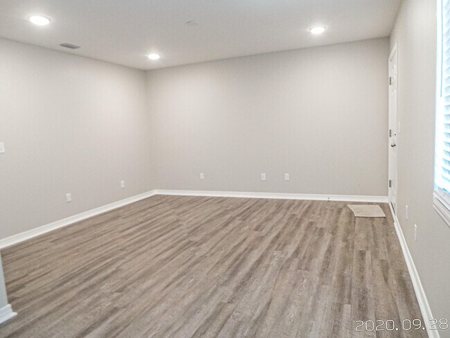 Photo - 723 S Berthe Ave Unidad 13