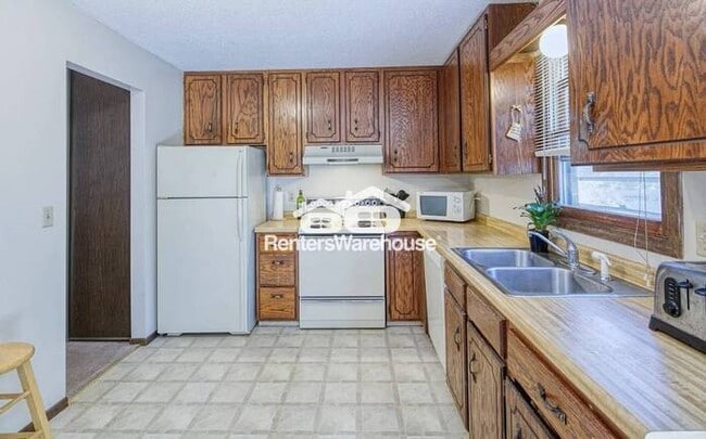 Photo - Available 12/1 - Cozy 2 Bed / 1 Bath Side ...
