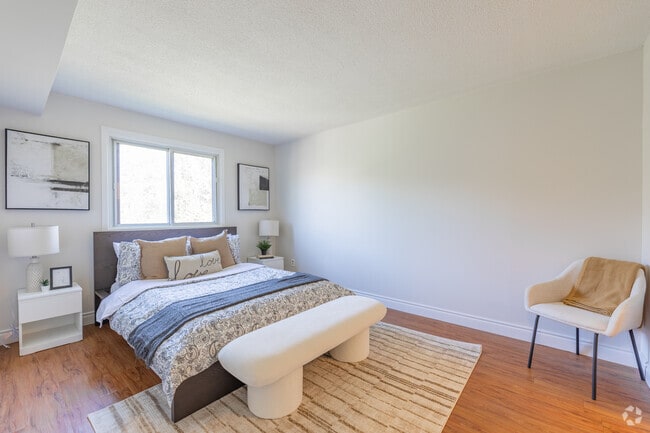 2BR, 1BA - Bedroom