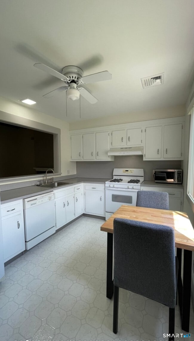 Photo - 14b Algonquin Ln Unit C