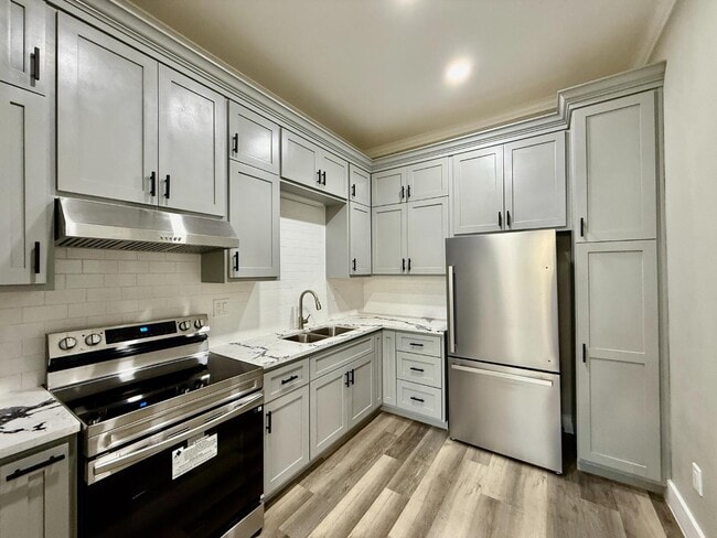 Photo - 121 W Kerr Ave