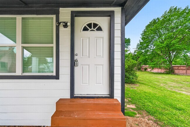 Photo - 6615 W Montgomery Rd