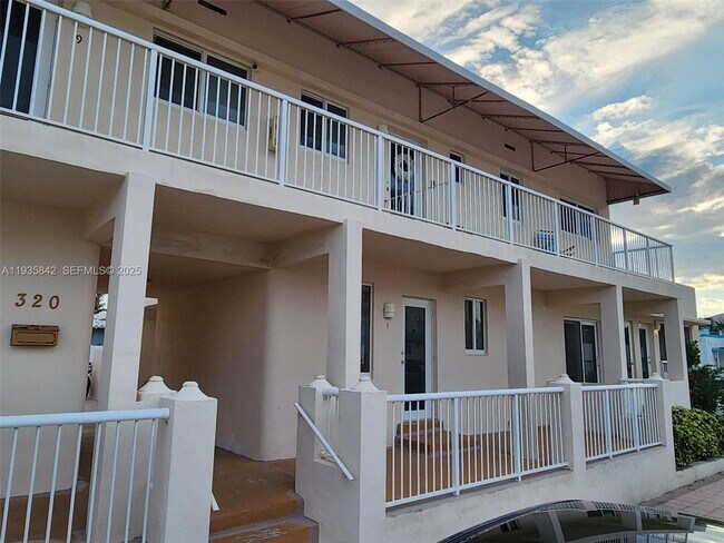 Building Photo - 320 New York St Unit 1