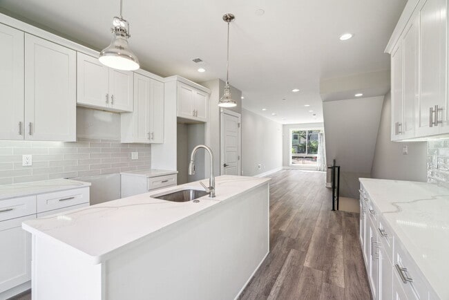 Building Photo - 2429 N 3rd St Unit 1