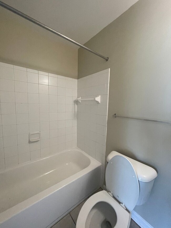 Building Photo - 18-1825 Whittaker Unit 18-1825 - C