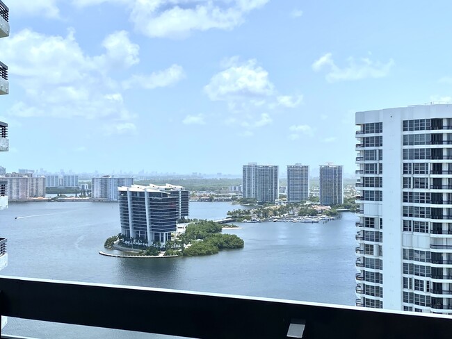 Building Photo - 3500 Mystic Pointe Dr Unit 3103 Rental